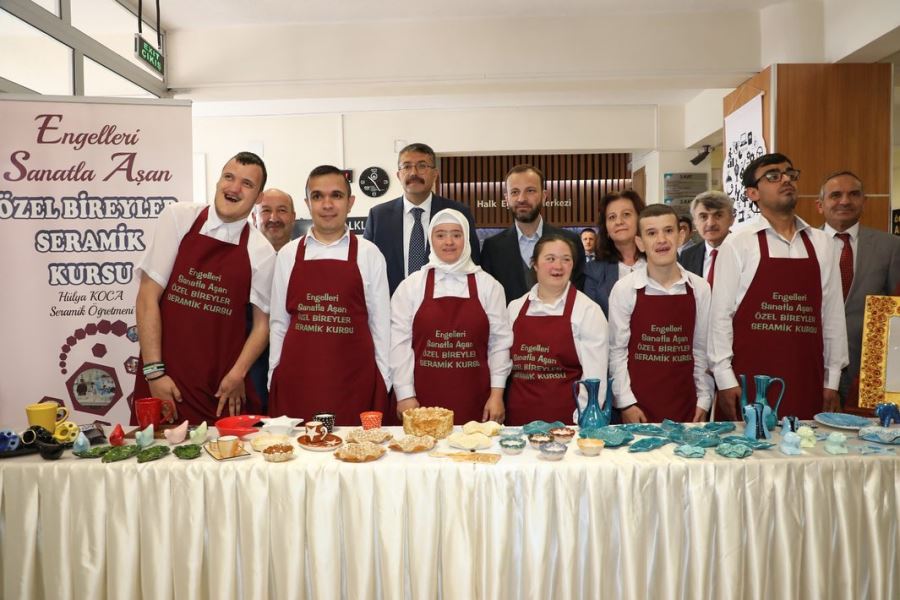 Vali Ali Çelik, Hayat Boyu Öğrenme Haftası etkinliğine katıldı.
