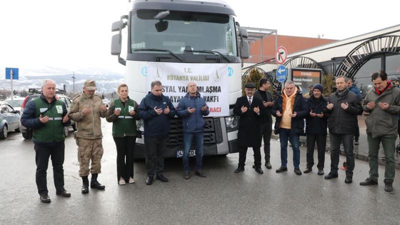 KÜTAHYA VALİLİĞİ KOORDİNESİ İLE 21 YARDIM TIRI YOLA ÇIKTI